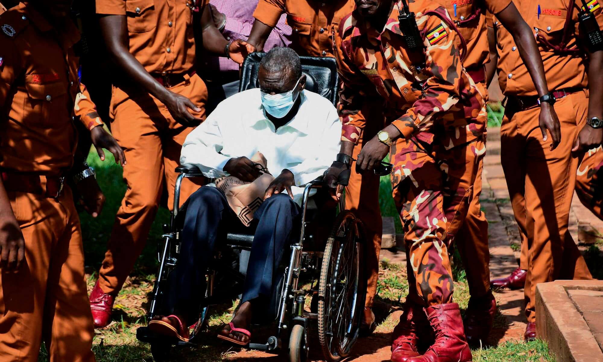 Mke wa Besigye aomba kesi inayomwandama mumewe iahirishwe hadi apate nafuu