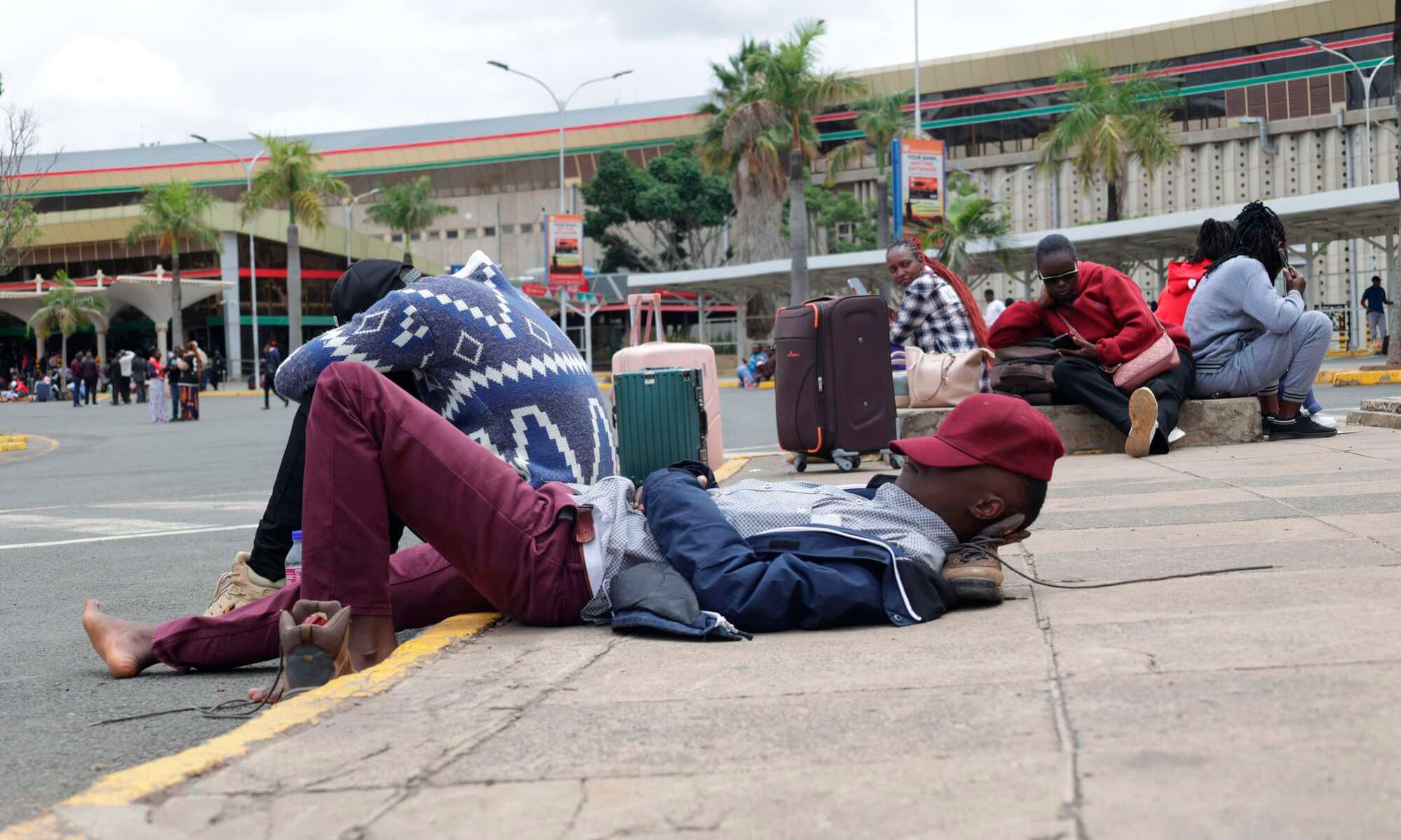 Safari za ndege zakwama sababu ya mgomo baadhi ya wasafiri wakishauriwa kutumia treni