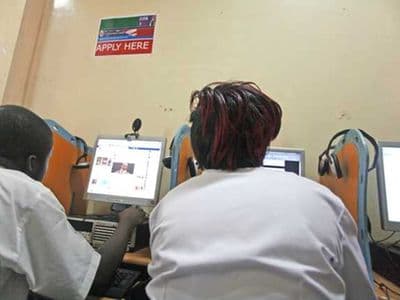 Kenyan cyber cafés reinvent as smartphones kill browsing business