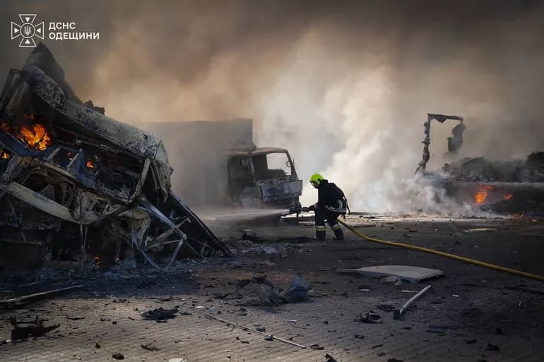 At least 5 killed in Russian attacks on Ukraine as US envoys visit Moscow